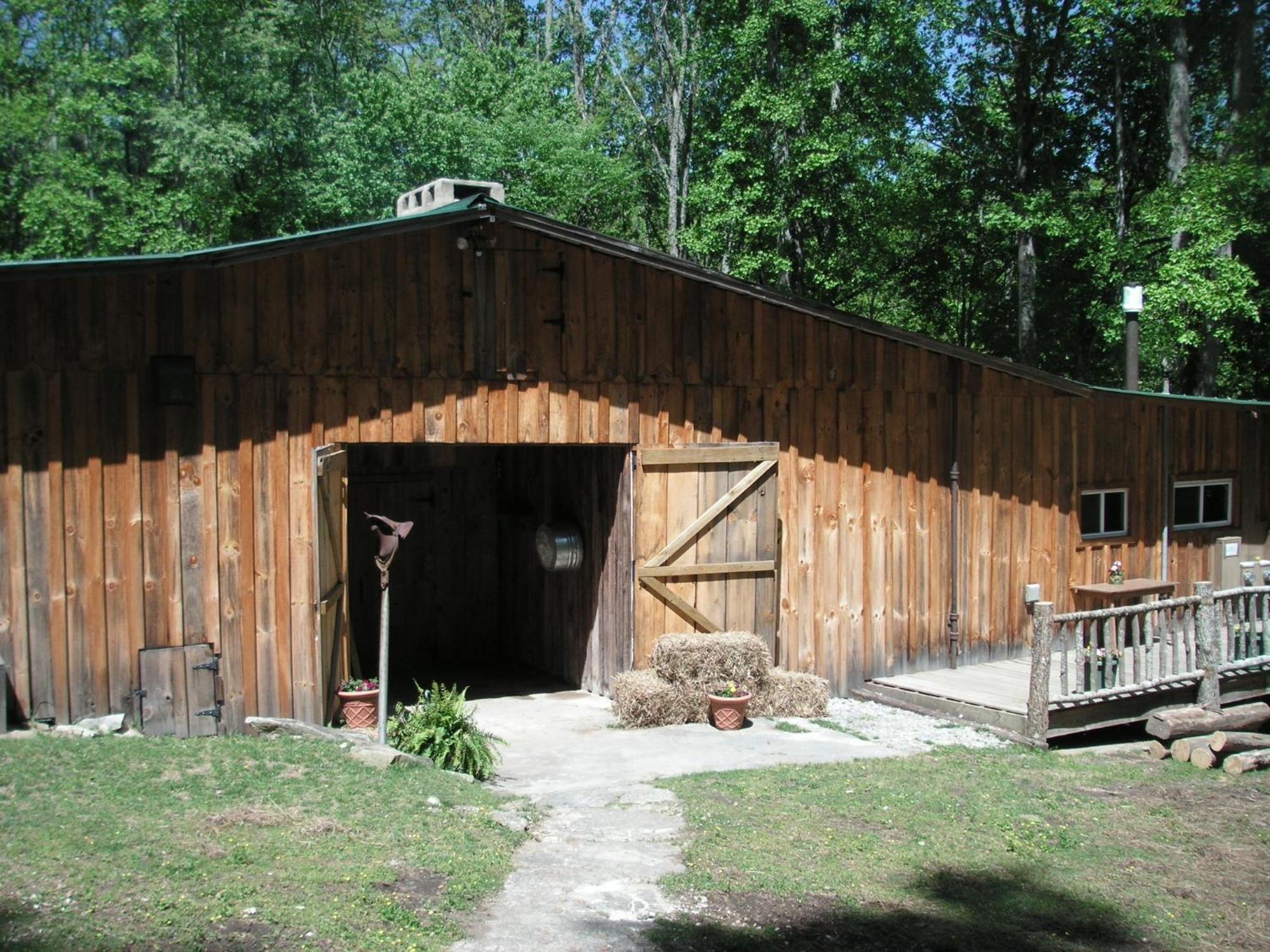 Arrowmont Stables & Cabins Cullowhee Buitenkant foto