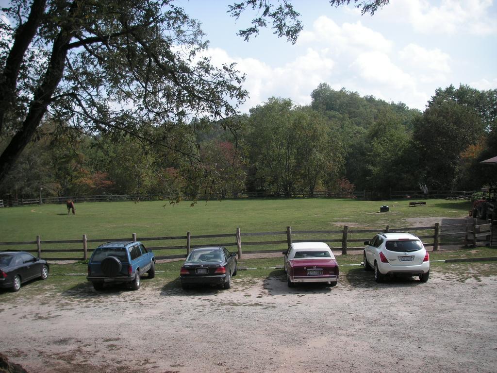 Arrowmont Stables & Cabins Cullowhee Buitenkant foto
